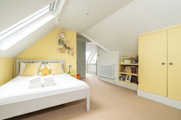 茅舍 Chic And Colourful Family Home By Underthedoormat