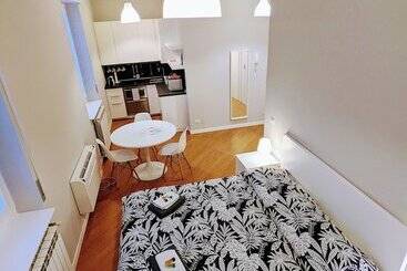 هتل Monza Apartments