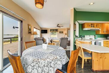 بيت ريفى Lakefront Chiloquin Home W/ Scenic Deck!