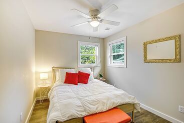 بيت ريفى Waterfront Escape In Cub Run W/ Deck & Hot Tub!