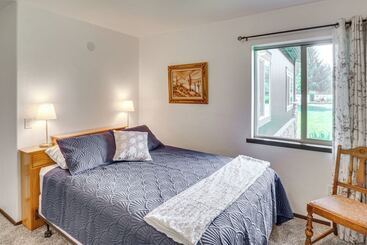 Сельский дом Libby Home On Golf Course W/ Deck & Mtn Views!