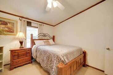 별장 Pet Friendly Blanco Home W/ Private Deck!