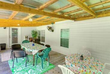 بيت ريفى Pet Friendly Sparta Retreat: Boat Dock & Fire Pit!