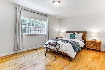 Сельский дом Pocono Summit Home W/ Hot Tub ~ 4 Mi To Kalahari!