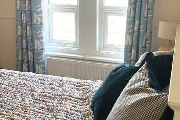 住所  Cosy Coastguard Cottage Right Next To The Sea