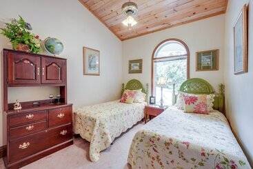 茅舍 Stunning Hiawassee Hideaway W/ Impeccable Views!