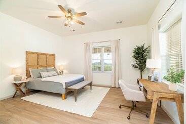 コテージ Stylish Home W/ Hot Tub & Fire Pit!