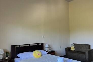 مبيت وإفطار Chilamate Rainforest Eco Retreat