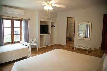 Contadora Island Inn B&b