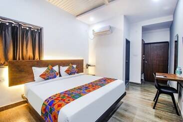 Fabhotel W Grand Suites