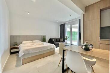 アパートホテル Horizon Residences Andjela