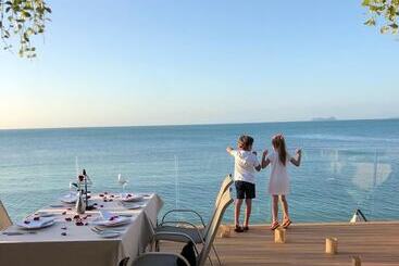 簡易ホテル Sea&sky Luxury Absolute Beachfront Villa