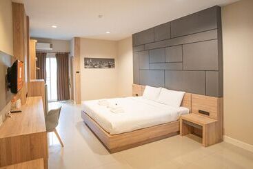 בית מלון כפרי B2 Korat Night Market Boutique