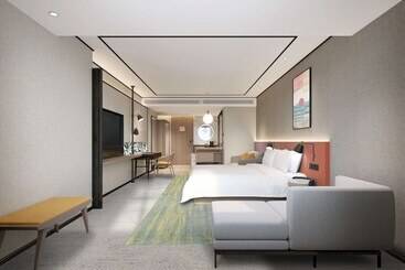 هتل Hilton Garden Inn Beihai Jiafu