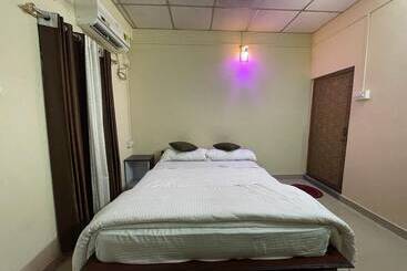 Hotel White Pearl Home Stay