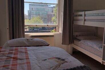 פנסיון Eden Quay Lodge