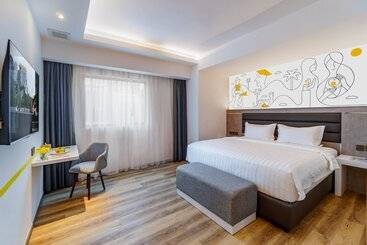 Yello Hotel Harbour Bay