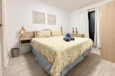 هتل آپارتمان Coastal Salty Air 2bedrm 2bath W Ocean Views!