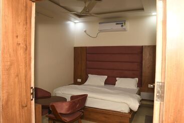 ペンション Govardhan Inn