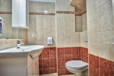 Hiša Linhart, Hotel & Restaurant