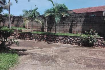 هاستل Sunbird Backpackers