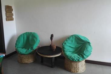 هاستل Sunbird Backpackers