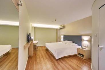 هتل Hanting Yinchuan Railway Station Xinhualian Plaza