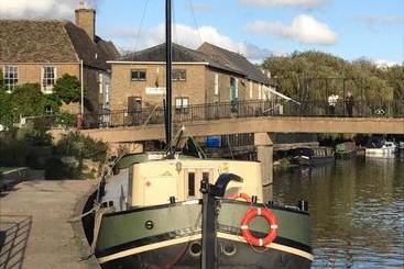 هتل Barge Waternimf