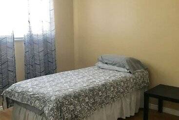 酒店 Central Edmonton Private Rooms