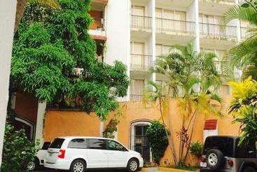 هتل Flamingos Colima