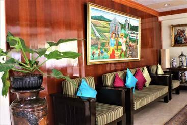 هتل Zen Rooms Vest Grand Suites Bohol