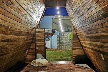 تختخواب و صبحانه Airport Traveler S Home