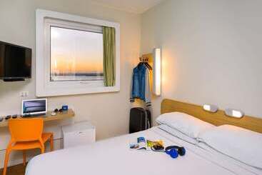 Отель Ibis Budget Porto Alegre  Supereconomico
