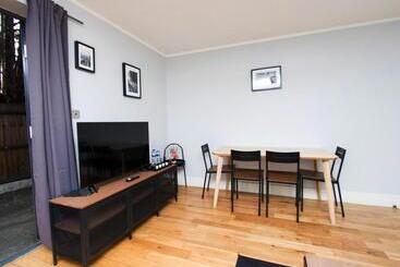 בית מלון כפרי Westciti Caroco Apart