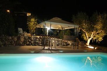 تختخواب و صبحانه Magna Grecia