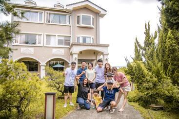 تختخواب و صبحانه Songfeng Xiuxian Homestay