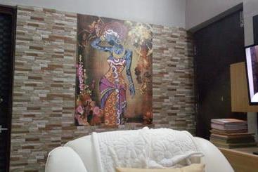 تختخواب و صبحانه The Lovely Room