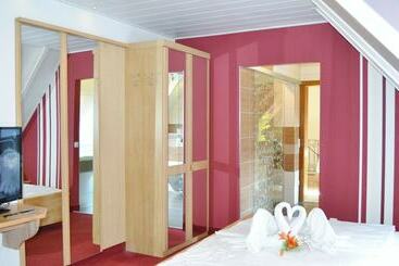 ホテル Restaurant Straussen