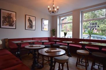 هتل The Crow Inn