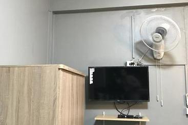 Add Home Hostel Vipavadee 42