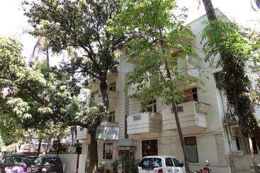 Отель Ashok Deluxe