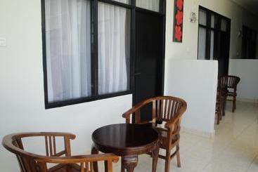 فندق Cahaya Adrian Near Komodo Airport