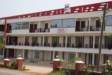 هتل Oguaa Apartments & Lodging