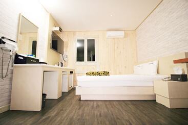 مُتل 9st Traveltel