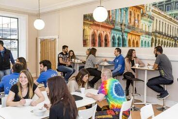 هاستل Canbe Gardiner House