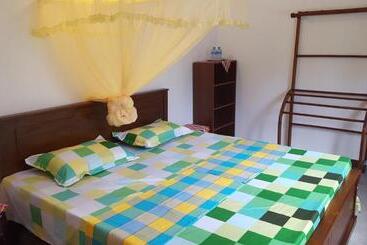 تختخواب و صبحانه Emildale Villa