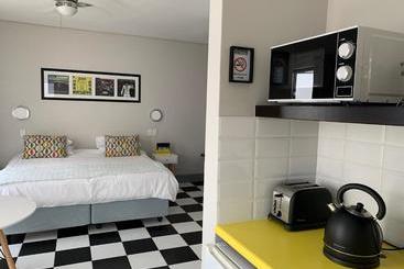 تختخواب و صبحانه Hp Twelve Accommodation