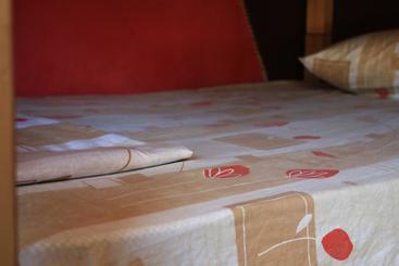 تختخواب و صبحانه La Cúpula Hostel & Camping