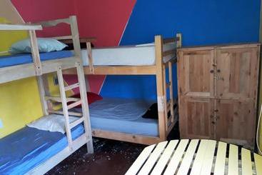تختخواب و صبحانه La Cúpula Hostel & Camping