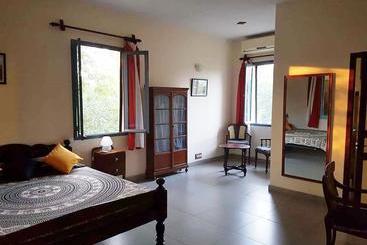 تختخواب و صبحانه Lily Pool Villa